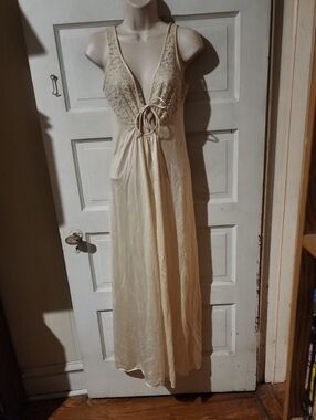 Vintage Val Mode Full Length Sleeveless Lacey Nightgown Size Small